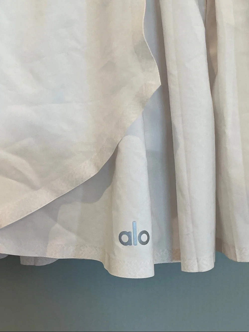 ALO Yoga White Circle Skirt with Subtle Logo